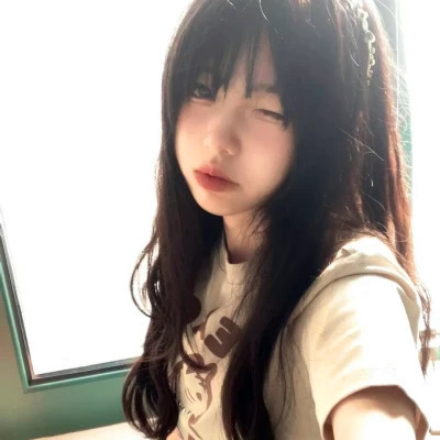 2025新款好看的头像女生
