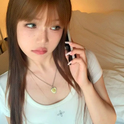 2025新款好看的头像女生