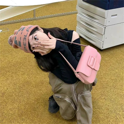 私藏女头