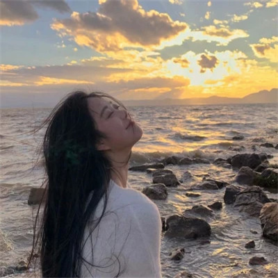 微信女生干净有品位的头像