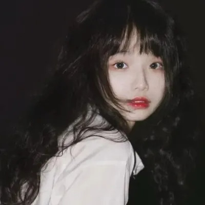 微信女生干净有品位的头像