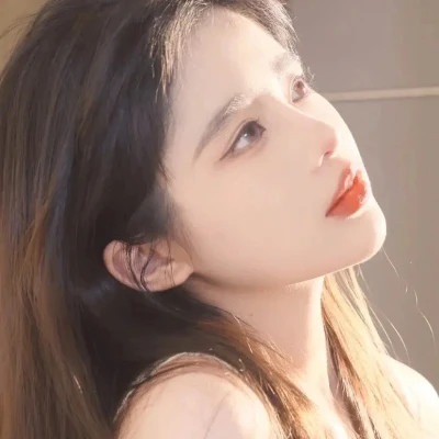 微信女生干净有品位的头像