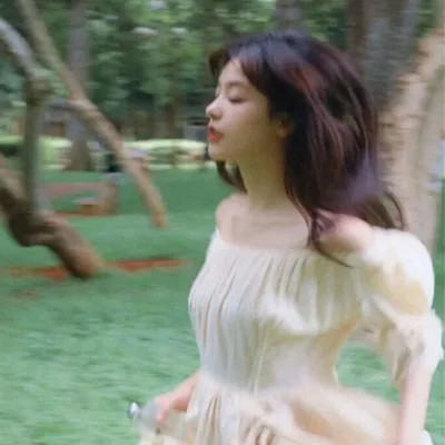 微信女生干净有品位的头像
