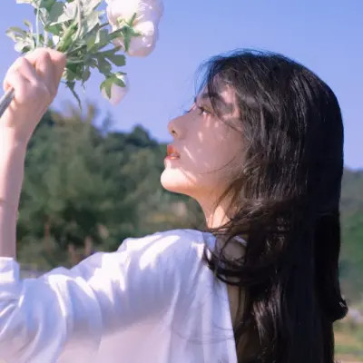 微信女生干净有品位的头像