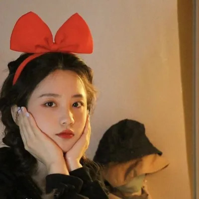 女生头像真人红色系高清图片