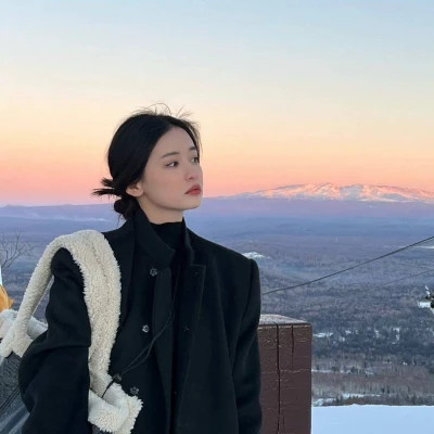 头像女生真人2025