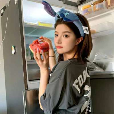 2025女生头像真人好看的图片