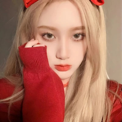 漂亮的美女穿红衣服的头像