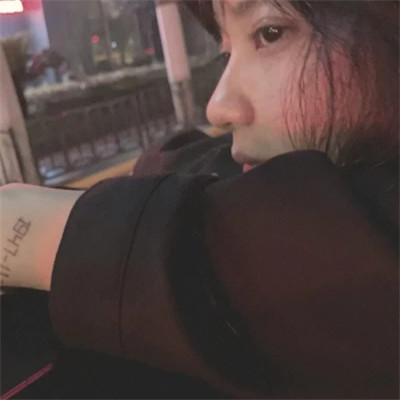 风格女头情绪化