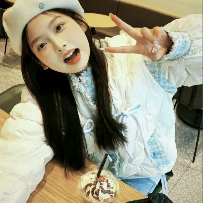 真人正脸照片女头