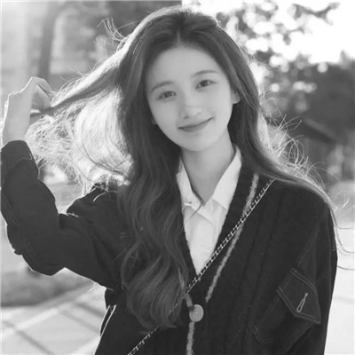 女生微信意境头像真人黑白