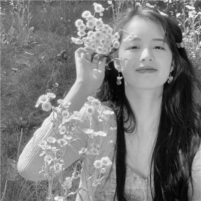 女生微信意境头像真人黑白