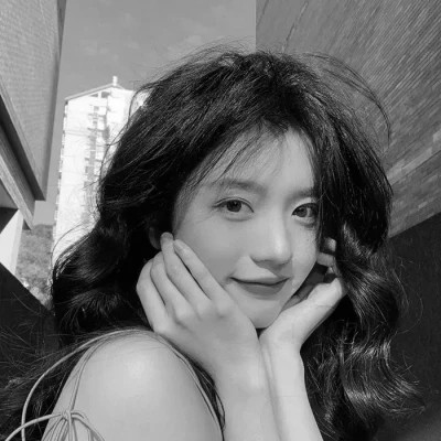 高颜值女生头像黑白真人