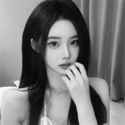 高颜值女生头像黑白真人