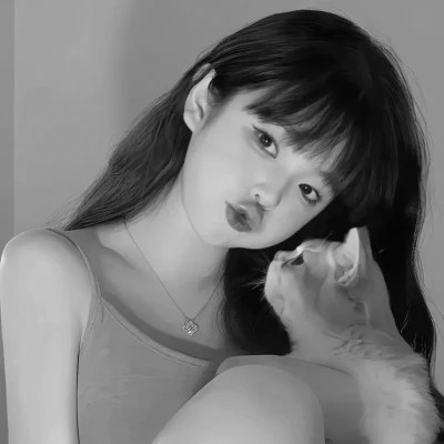 高颜值女生头像黑白真人