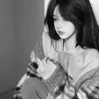 优质黑白系女生头像真人