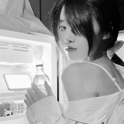 优质黑白系女生头像真人