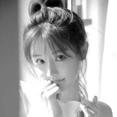 优质黑白系女生头像真人