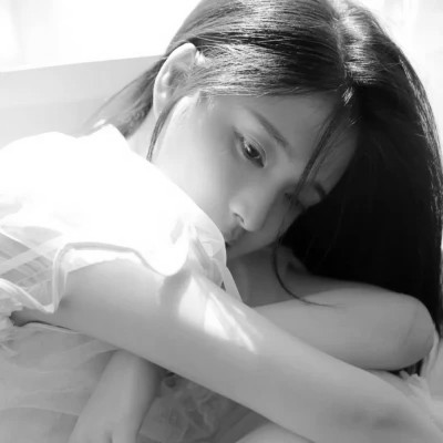 优质黑白系女生头像真人