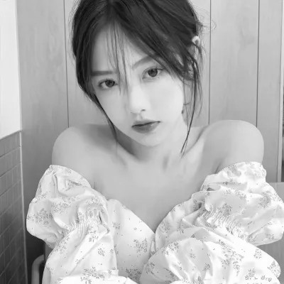 优质黑白系女生头像真人