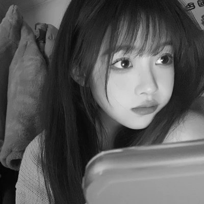 优质黑白系女生头像真人