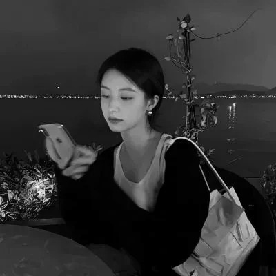 ins头像女生真人黑白