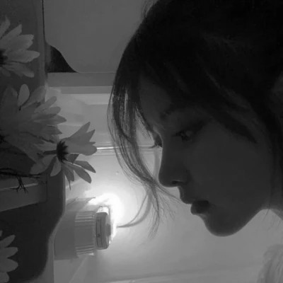 ins头像女生真人黑白