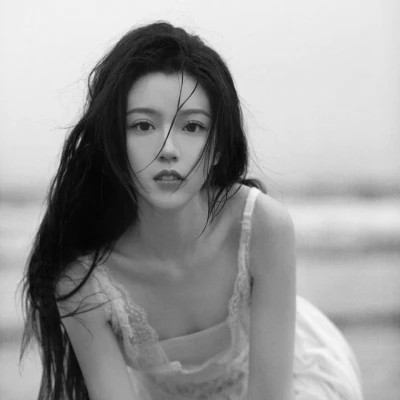 ins头像女生真人黑白