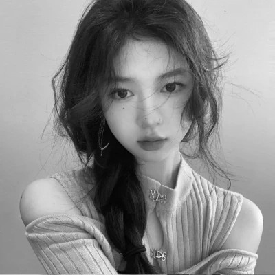 ins头像女生真人黑白