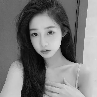 ins头像女生真人黑白