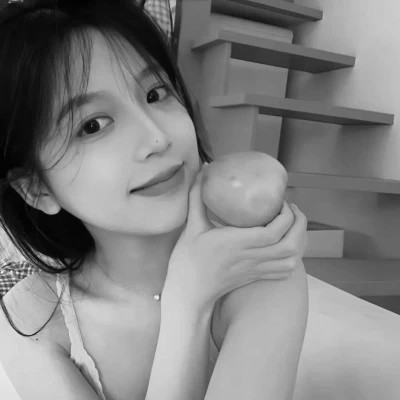 ins头像女生真人黑白