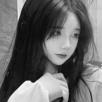 ins头像女生真人黑白