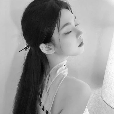 ins头像女生真人黑白