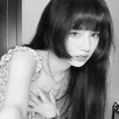 ins头像女生真人黑白