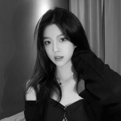 ins头像女生真人黑白