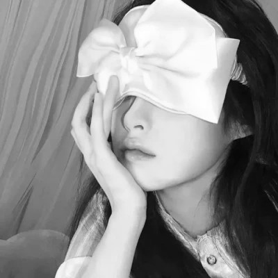 ins头像女生真人黑白