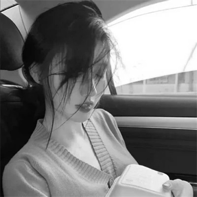 ins头像女生真人黑白