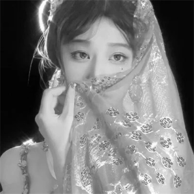 ins头像女生真人黑白