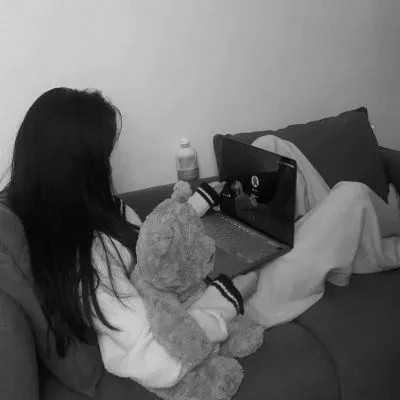 ins头像女生真人黑白