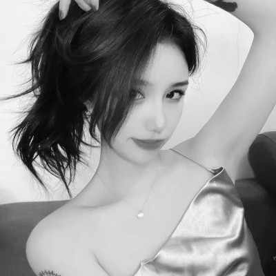 ins头像女生真人黑白