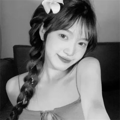 ins头像女生真人黑白
