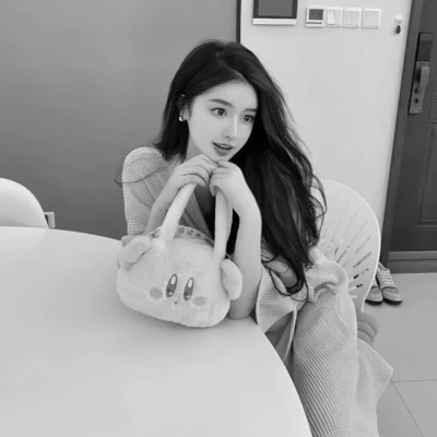 ins头像女生真人黑白