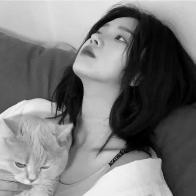 ins头像女生真人黑白