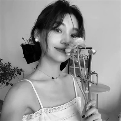 ins头像女生真人黑白