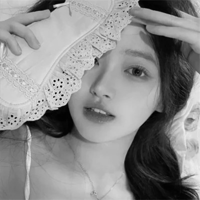 ins头像女生真人黑白