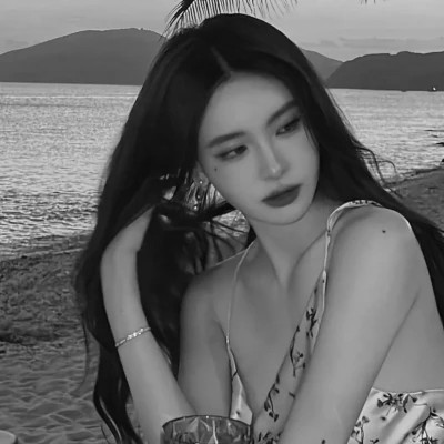 2025高清黑白美女头像