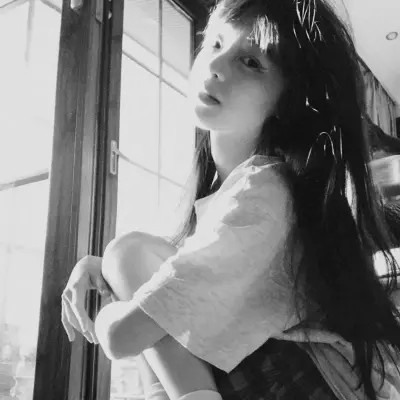 2025高清黑白美女头像