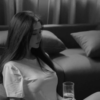 2025高清黑白美女头像