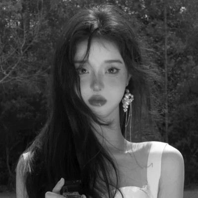 2025高清黑白美女头像
