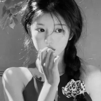 2025高清黑白美女头像